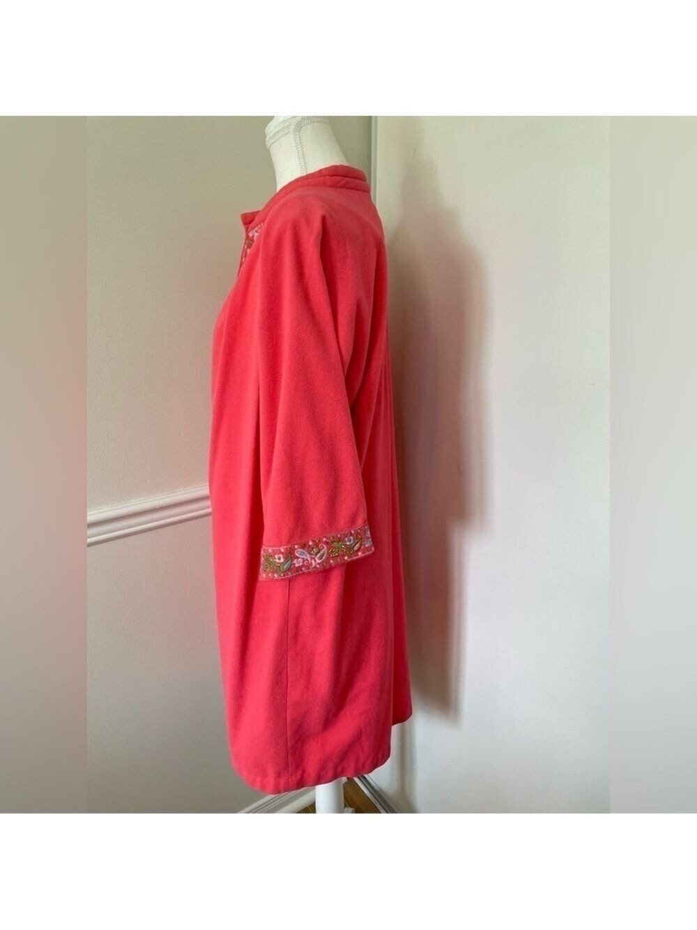 Vintage Embroidered Fleece Robe - Picture 8 of 10